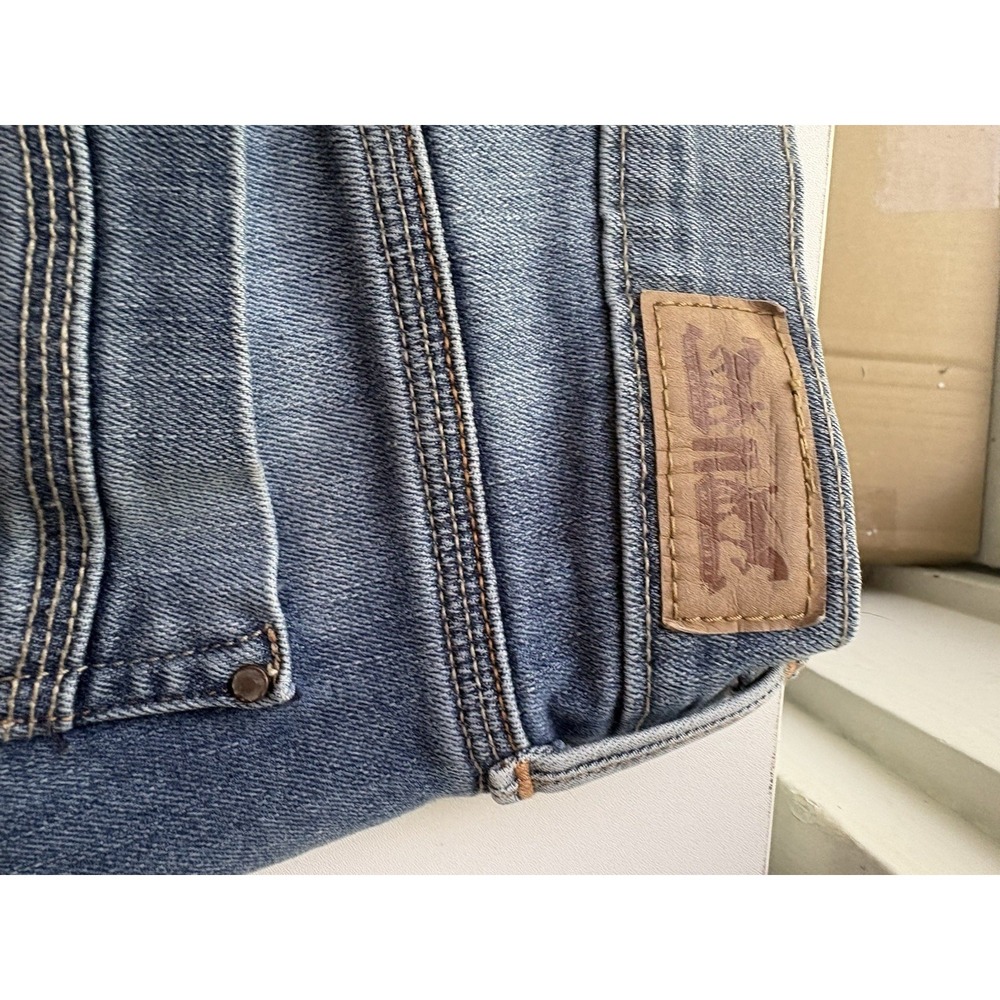 Levis Capri Denim Jeans Women's Stretch Light Blue Cuff Size 6/W28 - Picture 3 of 4